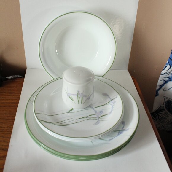 Corelle Shadow Iris Pattern Lot of 10 Pieces - Picture 1 of 9